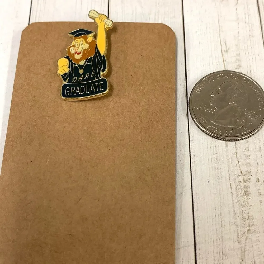 ‎Vintage Dare Graduate Pin